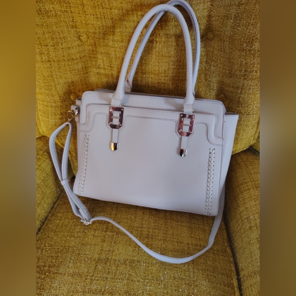 Elegant Cream Handbag, Like New Condition